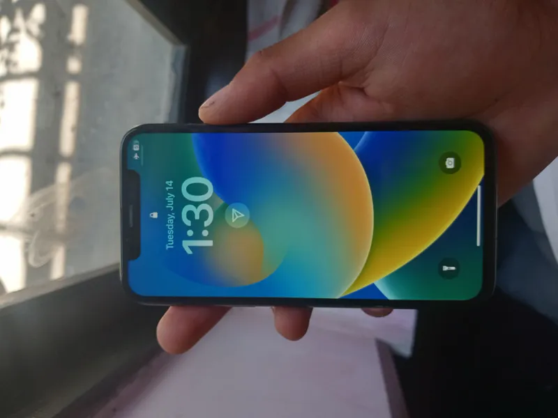 Продаётся iPhone X + 2 чехла в подарок 1 Продаётся iPhone X + 2 чехла в подарок 1