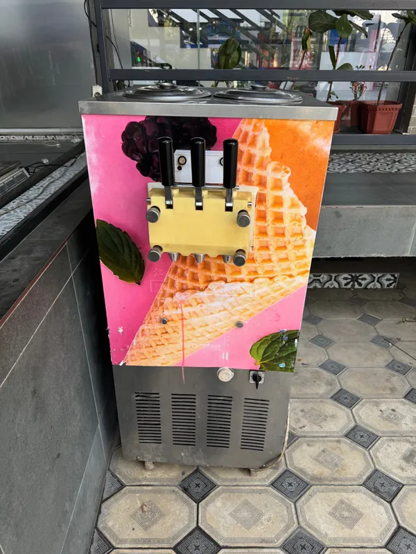 Marojni aparat frigamat freezer