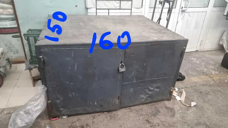 Temir stol sotiladi savdo uchun yasalgan 1