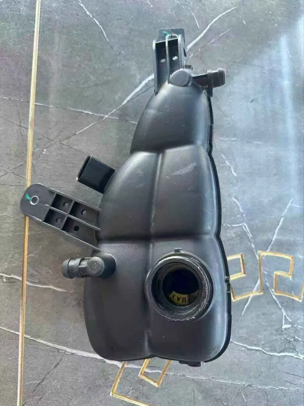 Chap old qoʻshimcha sovutish suv idishi Lixiang L9 — фото 1