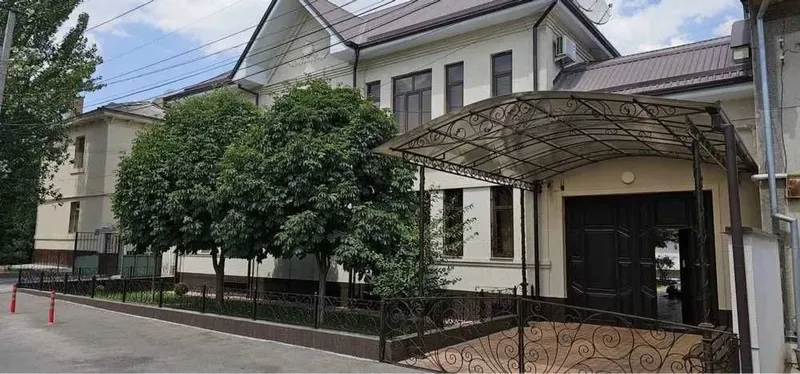 Сдаётся Евродом, Центр Луначарский 6,5 соток современная Классика