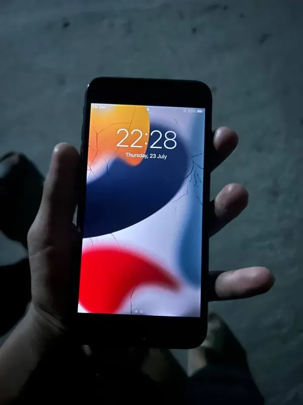 Iphone 7+ aybi 1x ishlamedi oynasi singan 1
