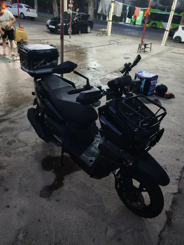 Skuter tank sotiladi 800$ yurgani 5000 km 2025 yili 5