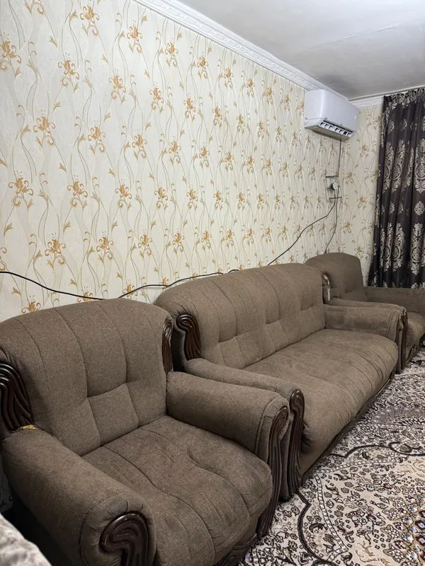 Divan va kreslolar sotiladi Divan va kreslolar sotiladi