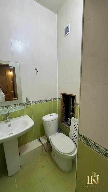 3-комнатная квартира, 110 м², 5/5, без ремонта, кирпичный дом, лифт, 2 санузла — метро Космонавтов — фото 6