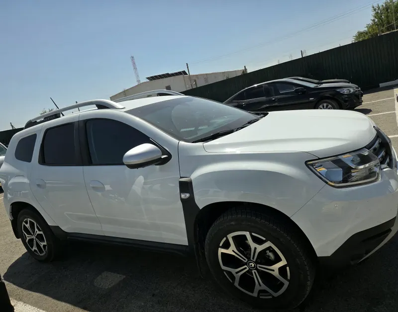 Renault Duster(Reno daster), oq rang, 2022-yil, kraskasi toza — фото 1
