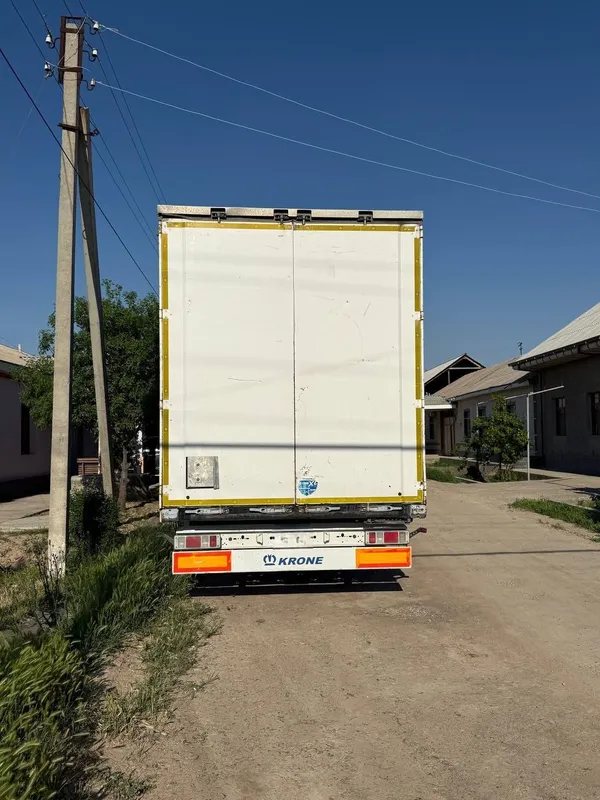 Фура сотилади комплект. Тягач SINOTRUK HOWO T7 Прицеп KRONE SD — фото 3
