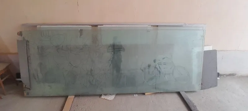 Qalin oynalar sotiladi.