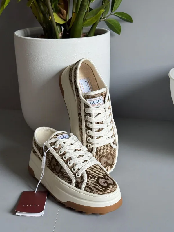 Gucci: platformadagi klassik krossovkalar 2 Gucci: platformadagi klassik krossovkalar 2