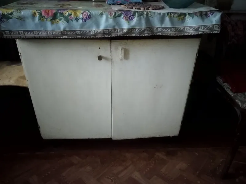 Старенькая кухня из трёх предметов Старенькая кухня из трёх предметов