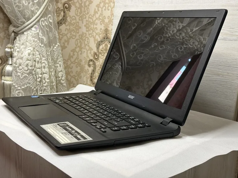 Продается ноутбук acer Aspire E15 Intel N2830 4/500 батарея 2 часа — фото 1