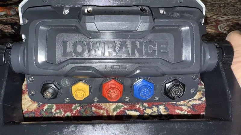 LOWRANCE HDS-7 LIVE Active Imaging 3-in-1 datchigi bilan 4 LOWRANCE HDS-7 LIVE Active Imaging 3-in-1 datchigi bilan 4