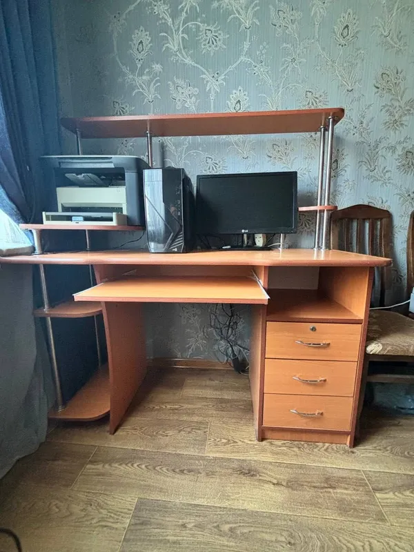 Компьютерный стол 1