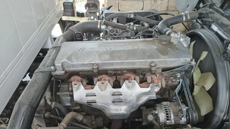 Aftobus Isuzu motor karobka 1