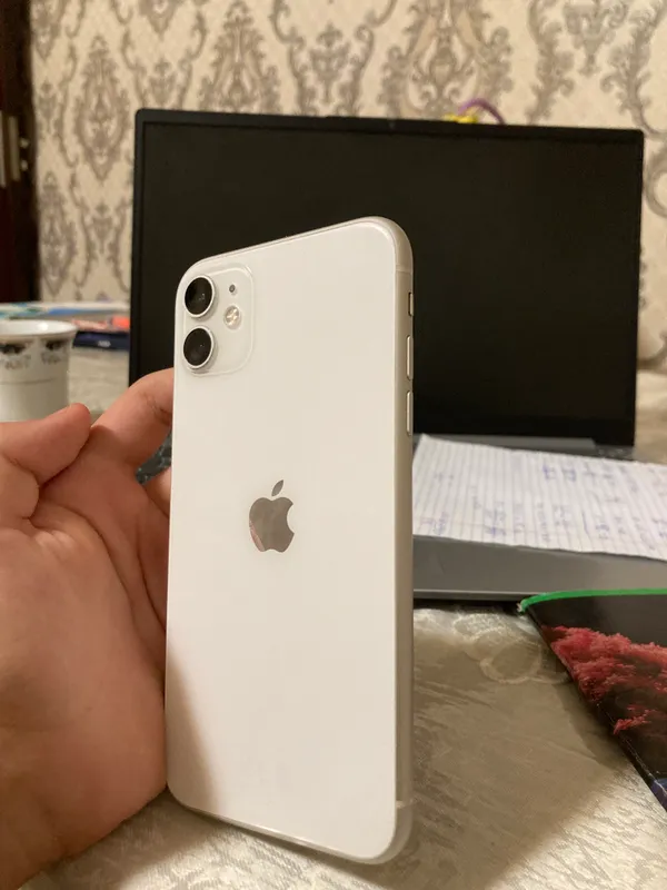 Apple 11 white 128 gb 4