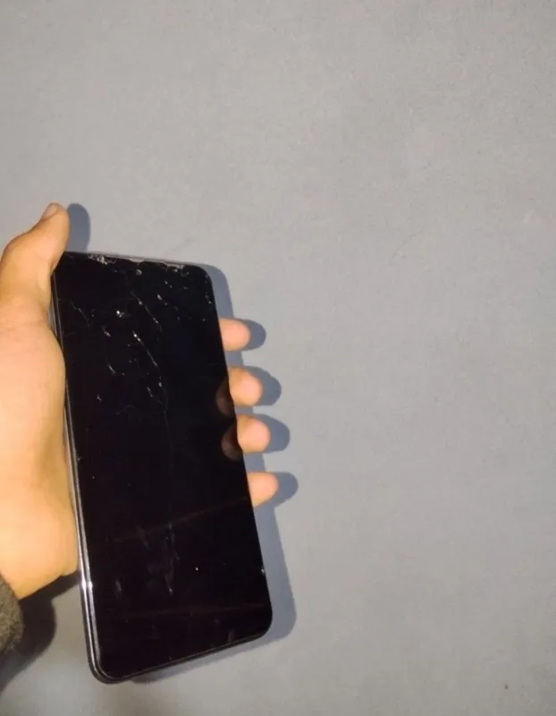 Arzonga Redmi note 9s bor, aybi bor lekin 2