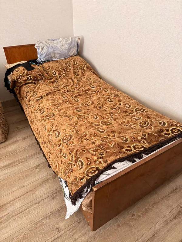 Krovat Krovat