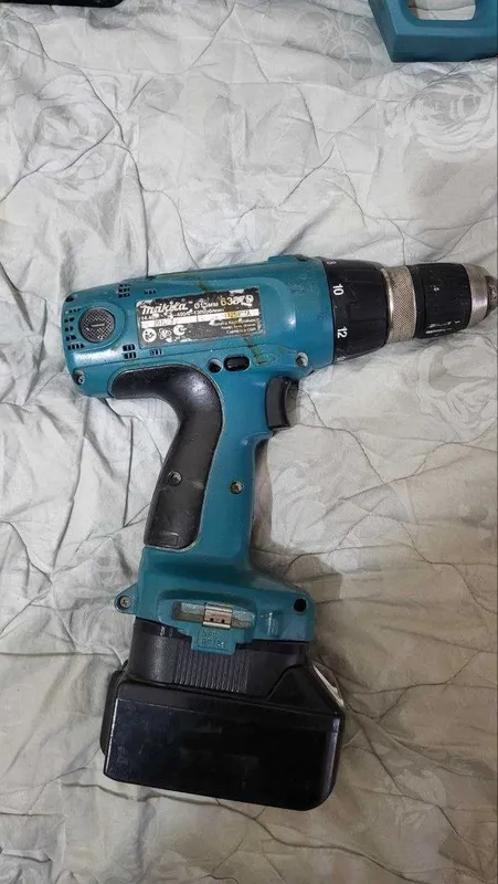 Аккумуляторная дрель-шуруповерт Makita 6337D Оригинальный — фото 2