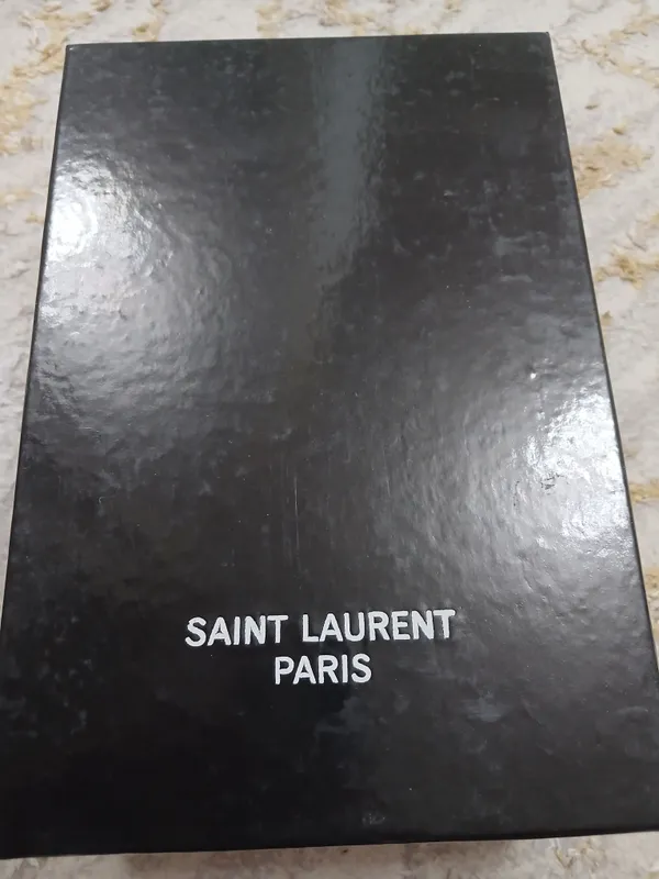 YSL TUFLI
RAZMER 37 YANGI KIYILMAGAN NARXI 750.000