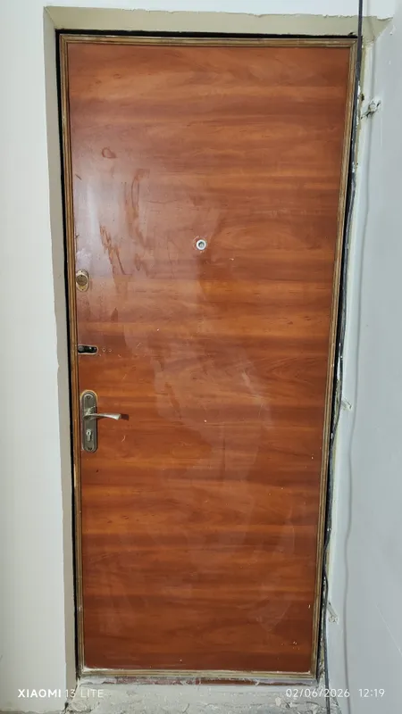 Eshik sotiladi srochna ishlashlari zor temir eshik — фото 1
