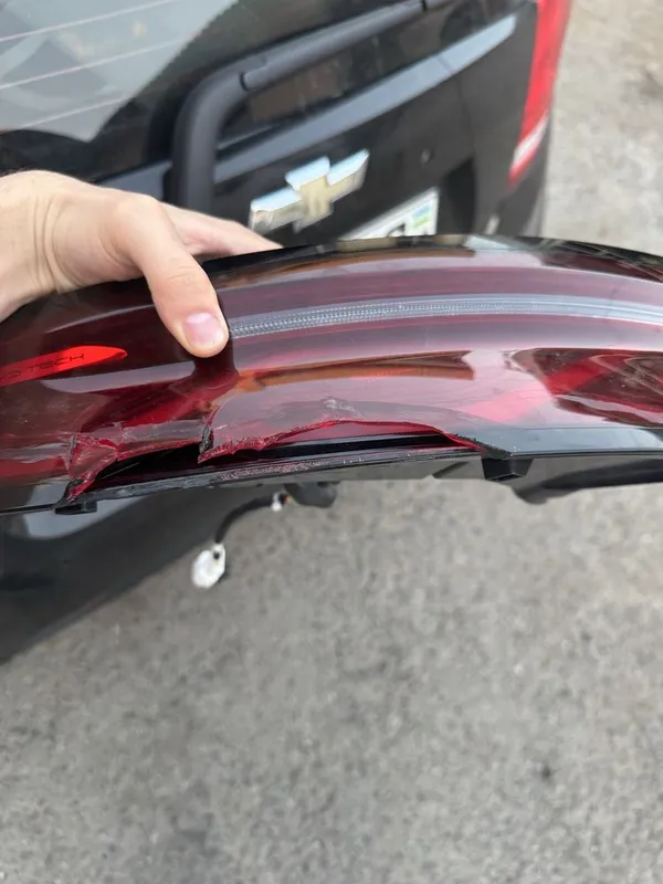 BYD Han orqa farasi org singan joyi bor zapchasga 1