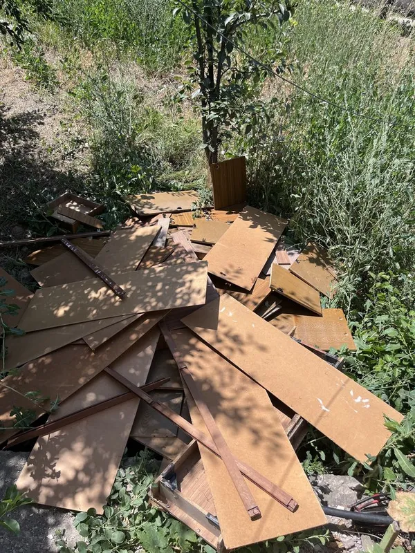 Eski shkaf buzilgan detiski kravat shkaflar hammasi bittada sotiladi — фото 3