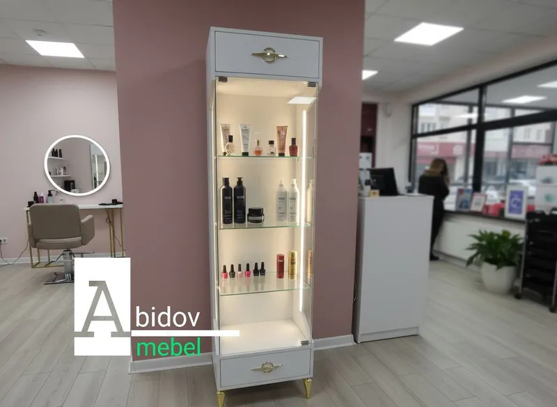 Витрина Hi-Tech для салона красоты / магазина профессиональной космети 1 Витрина Hi-Tech для салона красоты / магазина профессиональной космети 1