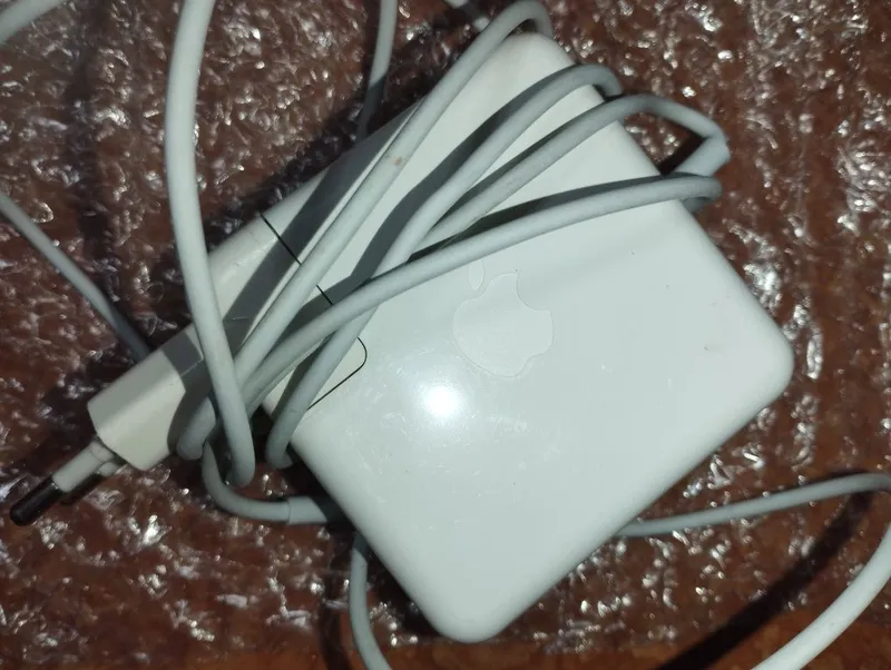 Assalom alekum Zaryadka Sotiladi Apple Makkbook Uchun — фото 1