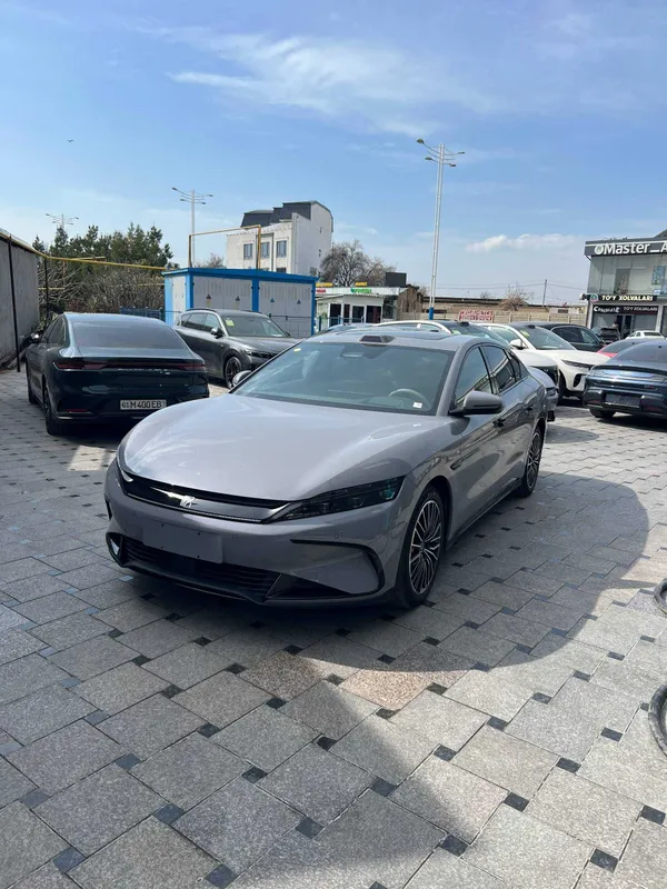 BYD Han 2025 Lidar 701 km 11.700 km yurgan