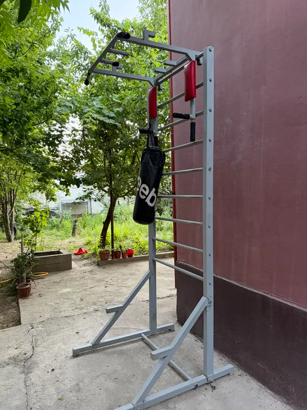 Turnik brus sotiladi sport