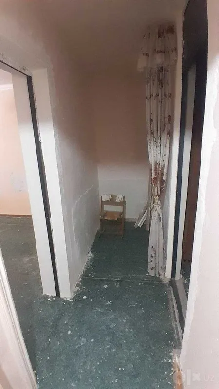 2-хонали Жўрабек салони қаторида йўл бўйида 10 2-хонали Жўрабек салони қаторида йўл бўйида 10