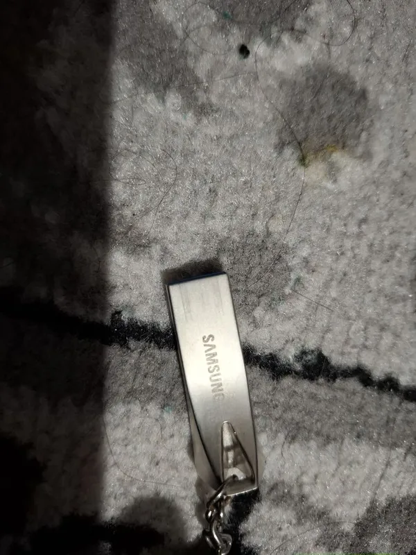 Samsung 64Gb flesh xotira sotiladi