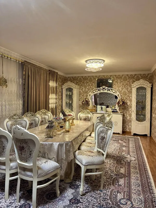 Комплект стол ва 12 та стул сотилади. 1