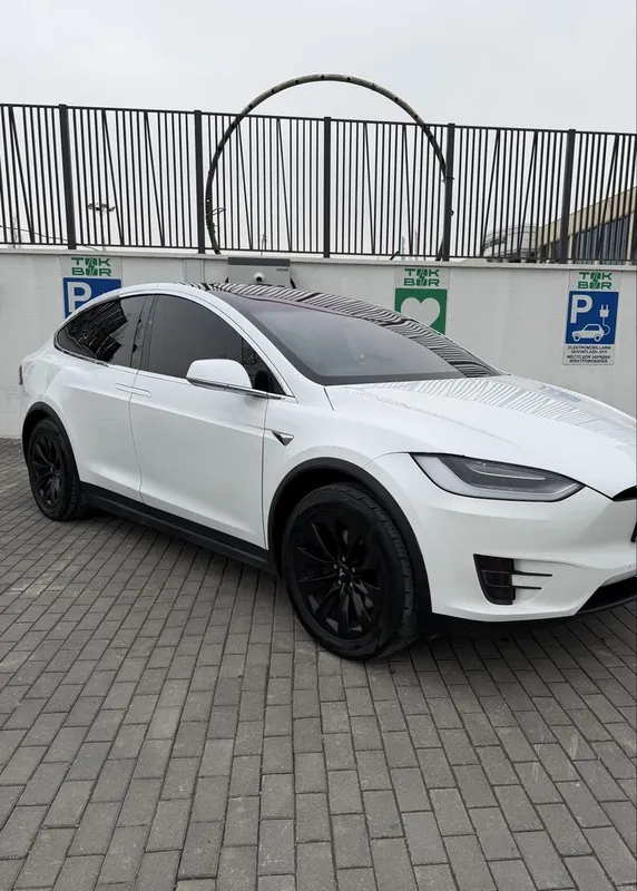 2020 tesla model x — фото 2