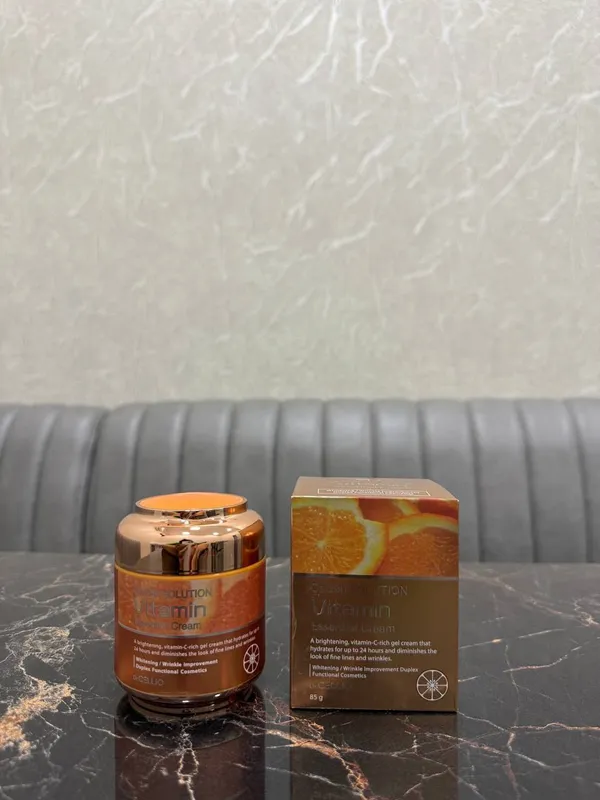 DR CELLIO VITAMIN C bilan kuchli to'yintiruvchi va oqartiruvchi krem