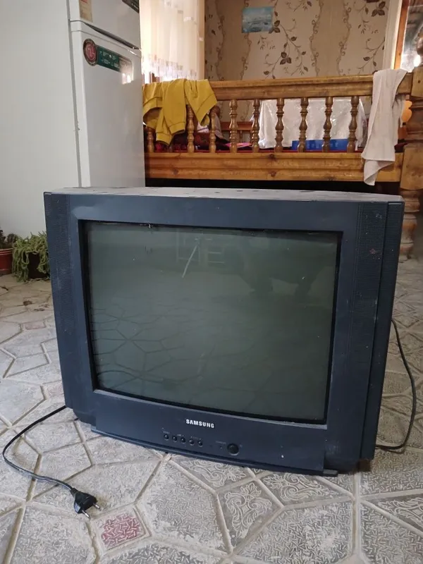 Televizor sotiladi Televizor sotiladi