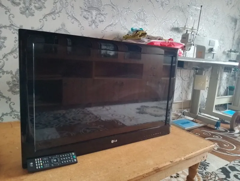 Плазмоный Телевизор LG в идияном состояние