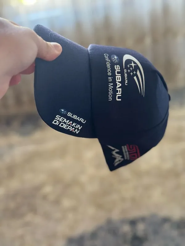 Продаются кепка два Subaru Wrx Sti Shell одной белый — фото 3