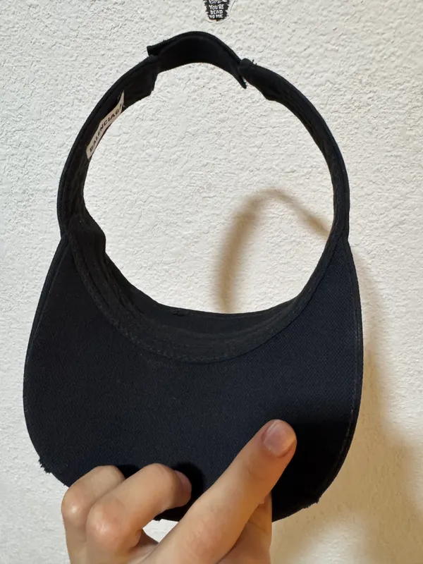 Кепка-визор Balenciaga (Distressed Logo Visor) — фото 1