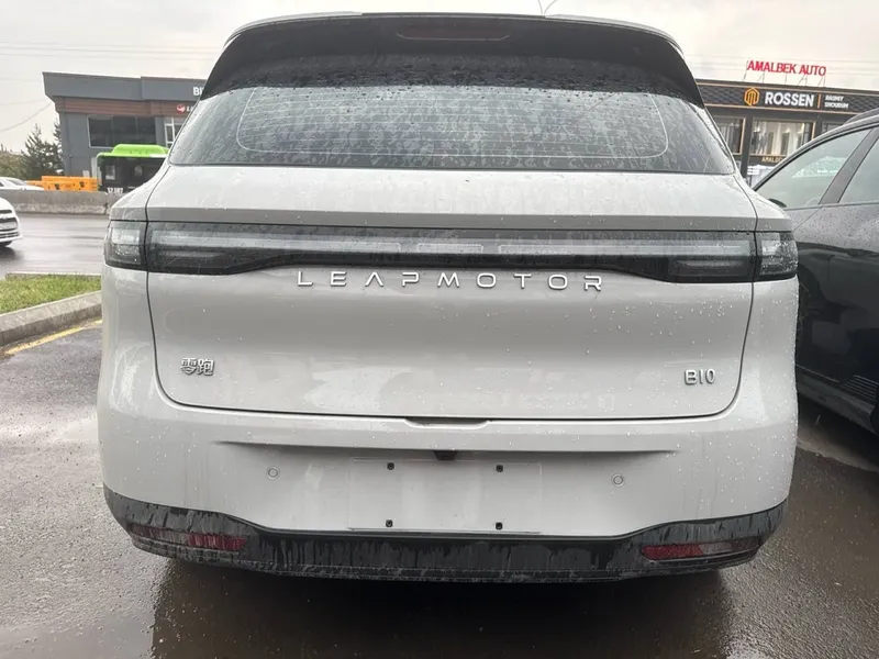 Leapmotor B10 EV 510 km — фото 3