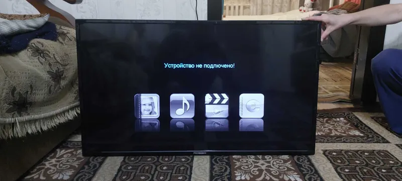Продаеться срочно телевизор ROSSO пользовались очень мало почти новый 1