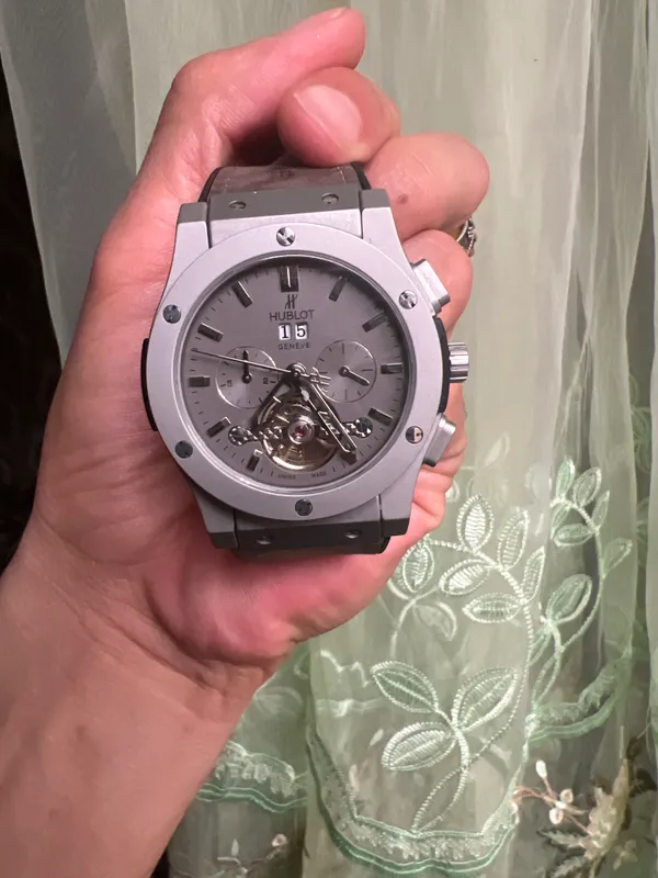 Hublot soati sotiladi yangi Hublot soati sotiladi yangi