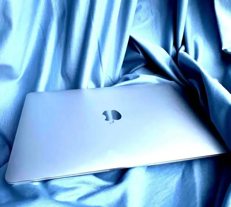 Модель: MacBook Air M1 (2020) Модель: MacBook Air M1 (2020)