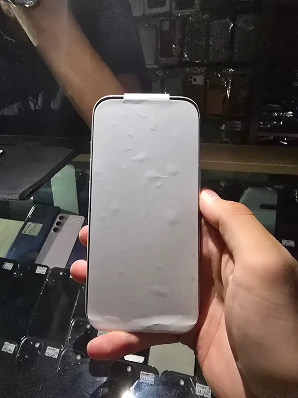 Iphone 17 pro silver 2 Iphone 17 pro silver 2