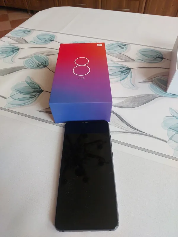Mi 8 lite 4 GB RAM 64 GB ROM