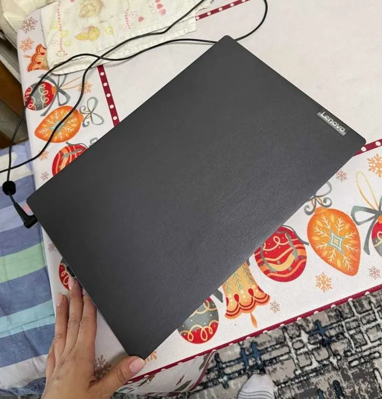 Срочно! Ноутбук Lenovo V15-IGL, по состоянию новый (без коробки) — фото 1