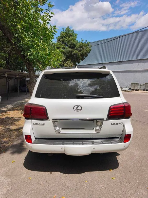 Продаётся Lexus 570 (J200) 2