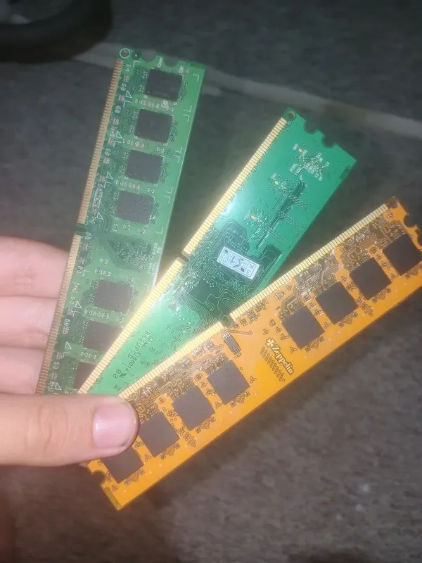 Оперативная память DDR2 3GB (3 плашки по 1GB) для ПК 1