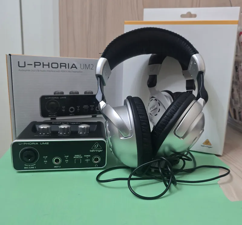 Behringer U-Phoria UM2 audiokarta, HPS300 quloqchinlar 1