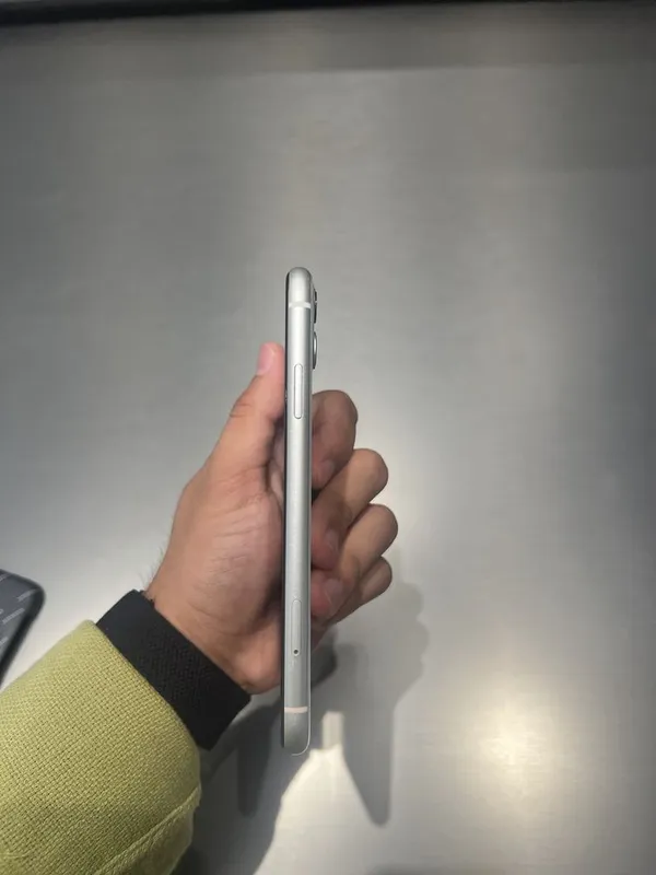 Iphone 11 white 128 gb 4 Iphone 11 white 128 gb 4